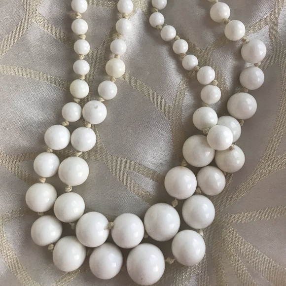 💟DOUBLE LAYER BEADED WHITE NECKLACE - Picture 2 of 3